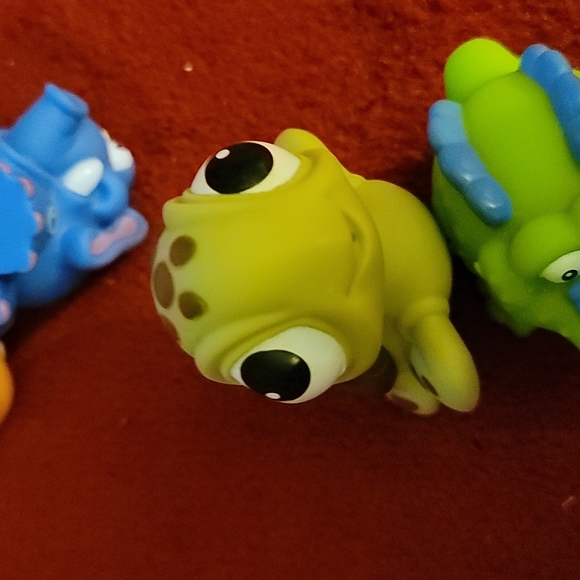 Set of 12 Squreze Toys - Picture 7 of 13